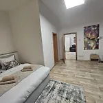 Kompletne Vybaveny S Loznici V Centru U Divadla #homevibes50 *
