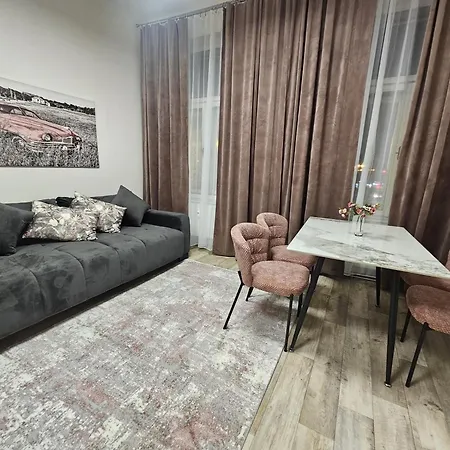 شقة Kompletne Vybaveny S Loznici V Centru U Divadla #homevibes50 *