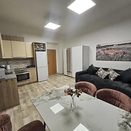 Kompletne Vybaveny S Loznici V Centru U Divadla #homevibes50 باردوبيتسه