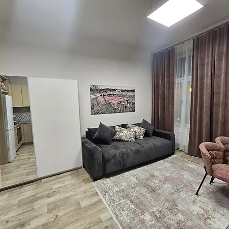 Kompletne Vybaveny S Loznici V Centru U Divadla #homevibes50 דירה