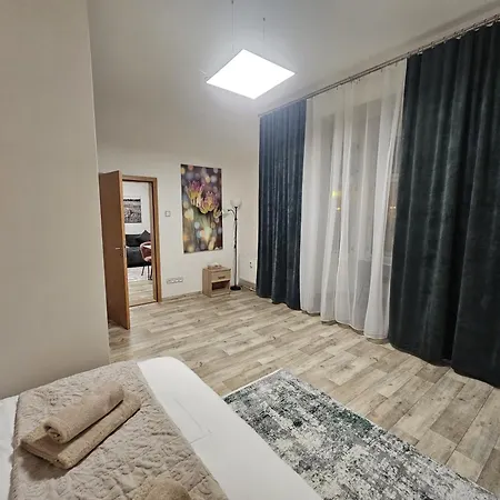 Kompletne Vybaveny S Loznici V Centru U Divadla #homevibes50 דירה פארדוביצה