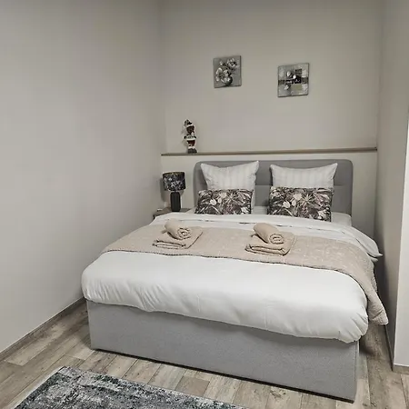 דירה Kompletne Vybaveny S Loznici V Centru U Divadla #homevibes50 פארדוביצה