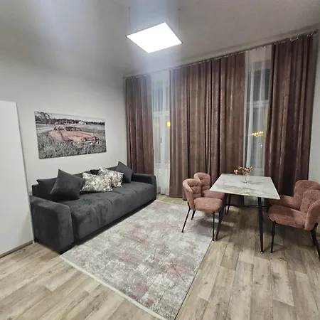 Kompletne Vybaveny S Loznici V Centru U Divadla #homevibes50 Apartment Pardubice