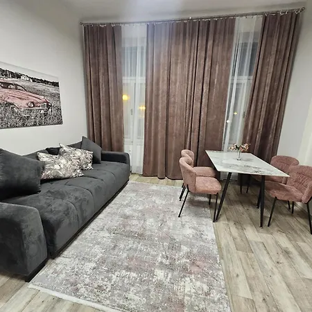 Kompletne Vybaveny S Loznici V Centru U Divadla #homevibes50 דירה פארדוביצה