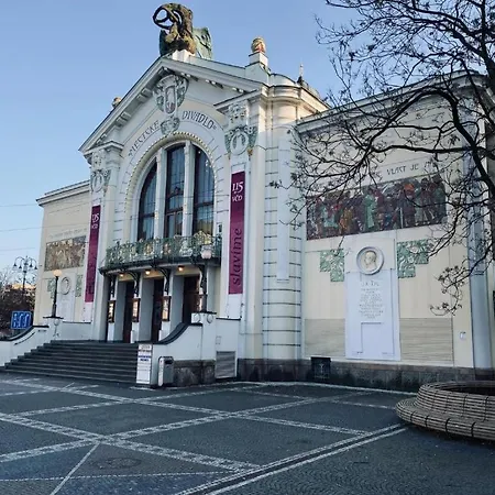 Kompletne Vybaveny S Loznici V Centru U Divadla #homevibes50 דירה *