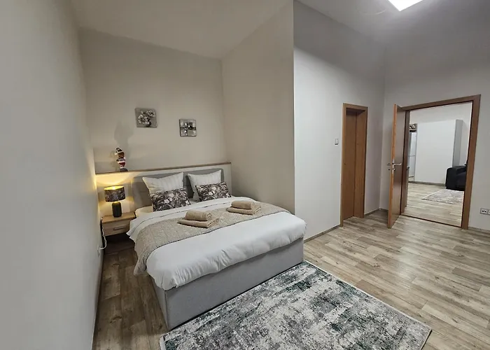 Kompletne Vybaveny S Loznici V Centru U Divadla #homevibes50