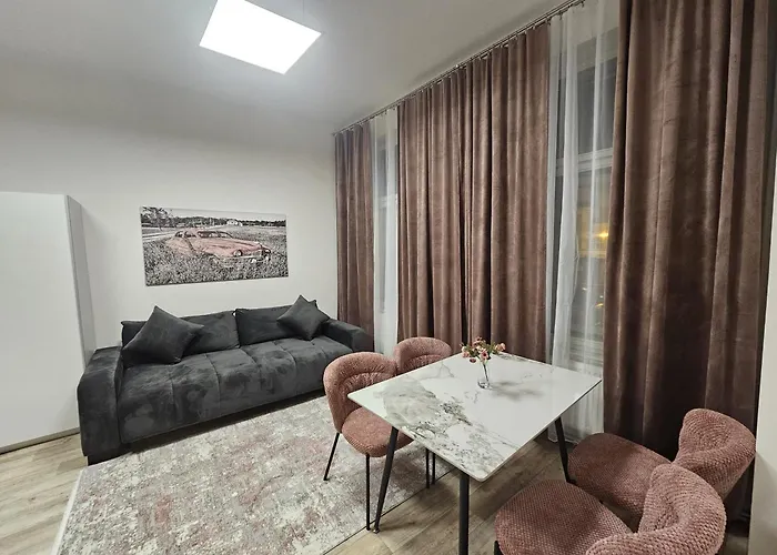Kompletne Vybaveny S Loznici V Centru U Divadla #homevibes50 * 帕尔杜比采
